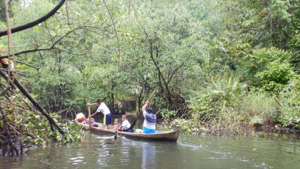 de familie die voor ons de vaarweg opent