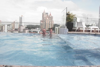 zwemmen tussen de wolkenkrabbers