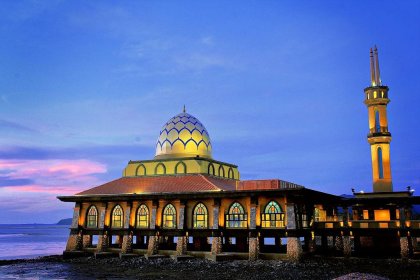 Floating Mosque, deze is wel goed onderhouden.